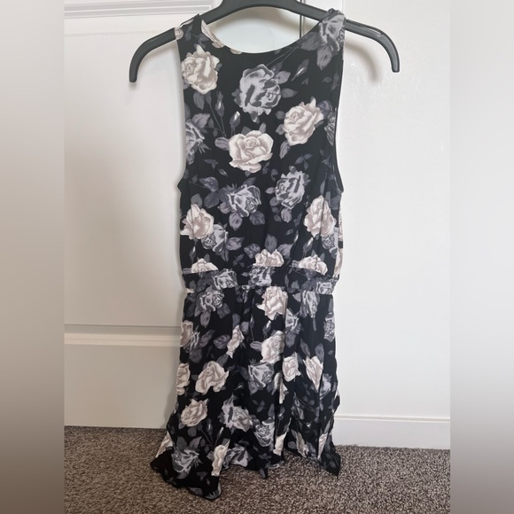 Aritzia Talula Floral Dress - Picture 2 of 4
